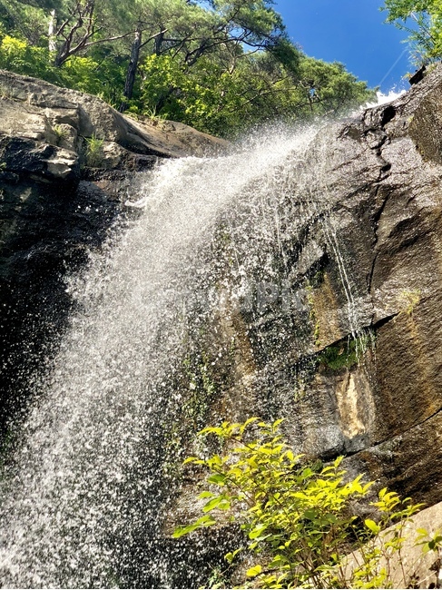 폭포,자연,물,계곡,떨어지는물,바위,물길,자연,풍경,nature,landscape,water,outdoors,옥외,river,강,waterfall