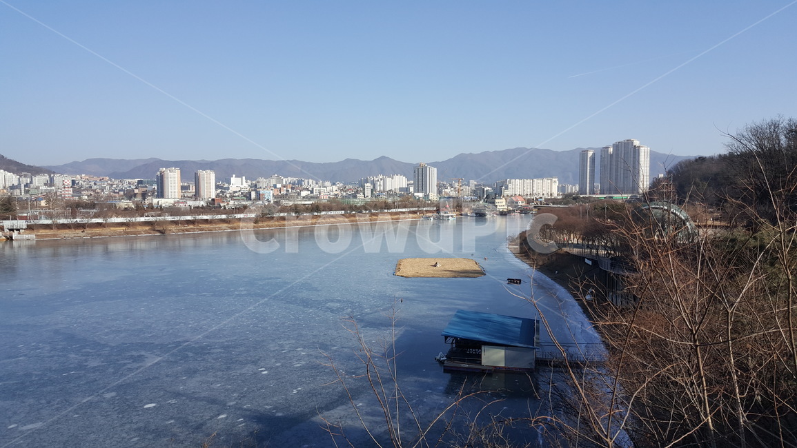 호수,겨울호수,겨울,공지천,춘천,춘천공지천,얼음,언호수,얼어버린공지천,겨울공지천,풍경,자연,추위,낭만,관광,유원지,관광지,겨울,계절,winter,season,도시,풍경,city,landscape,한국도시풍경,한국도시경관,korea cityscape,nature,outdoors,옥외