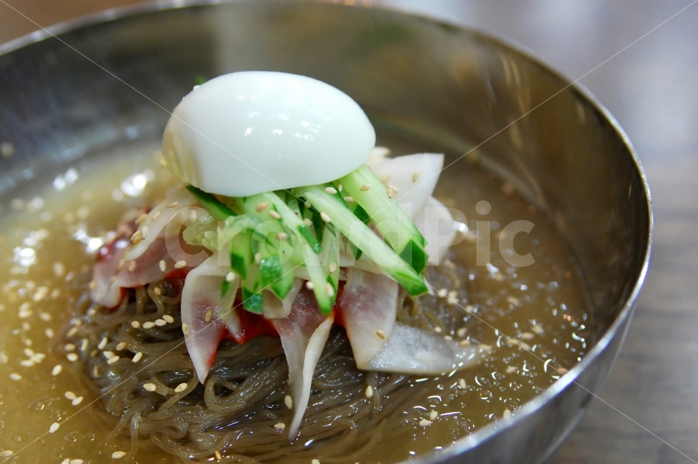 물냉면,냉면,면,면류,면음식,면요리,그릇,계란,삶은계란,오이,깨,참깨,무우,여름음식,시원한,음식,한식,음식,식재료,요리,food,cook,meal,dishes,food reserves,면류,면요리,noodles,한식,한국음식,한국요리,korean food,korean dishes,korean meal,korean cook