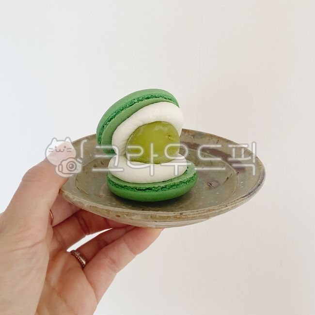 Macaron,macaron,dessert,cafe,cafe dessert,snack,meringue,plating,food styling,plate,bowl,cafe menu