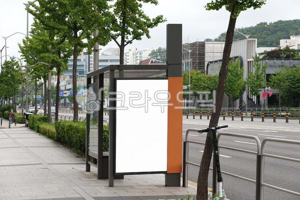 택시정류장,광고판,목업,목업이미지,광고,옥외광고,판넬,비즈니스,상업광고판,도시배경,상업광고,커머셜,비어있는,프레임,광고디자인,빈공간,배경,바탕,백그라운드,사각형광고판,taxistop,billboard,mockup,mockupimage,advertisement,outdooradvertisement,panel,business,commercialbillboard,citybackground,commercialadvertisement,commercial,free,frame,advertisementdesign,emptyspace,background,rectanglebillboard