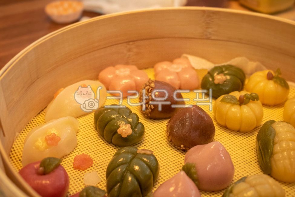 꽃송편,추석,송편,송편빚기,떡,가을,전통음식,koreantraditionalfood,음식,food,디저트,dessert,chuseok,명절,songpyeon,sweets,떡찌기,떡빚기,알록달록,손재주