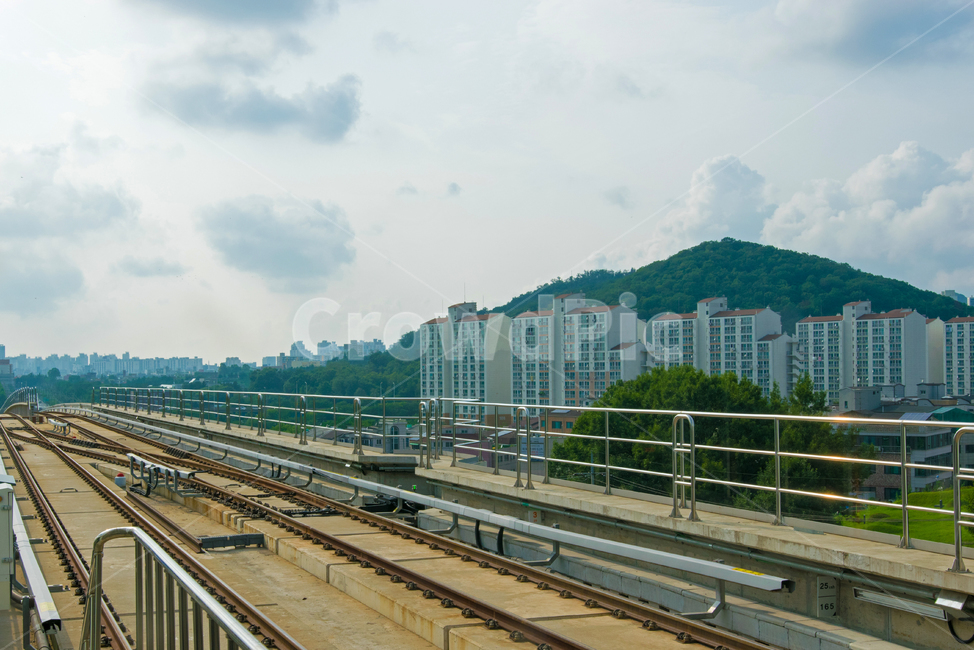 기차길,레일,인천1호선,대공원역,지하철,하늘,흐림,도시,풍경,city,landscape,한국도시풍경,한국도시경관,korea cityscape,rail,train track,기찻길,transportation,교통,railway,철도