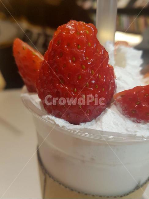 딸기,딸기음료,딸기토핑,과일토핑,strawberry,스트로베리,딸기씨,음식,식재료,요리,food,cook,meal,dishes,food reserves,디저트,간식,후식,dessert,snack
