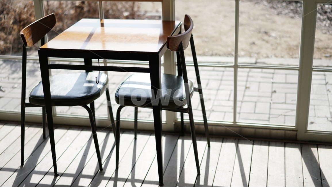 	카페,감성사진,감성,sensible,feeling,chair,촬영,포토,빈티지,인테리어,의자,라이프스타일,한낮,햇빛,햇살,창가,장식,데코레이션,편안함,체어,복고,복고풍,클래식,스타일리시,예술,꿈,이상,휴식,여유,오후,실내디자인,interior,design,사물,물건,오브젝트,thing,object,matter,인테리어,실내디자인,interior design