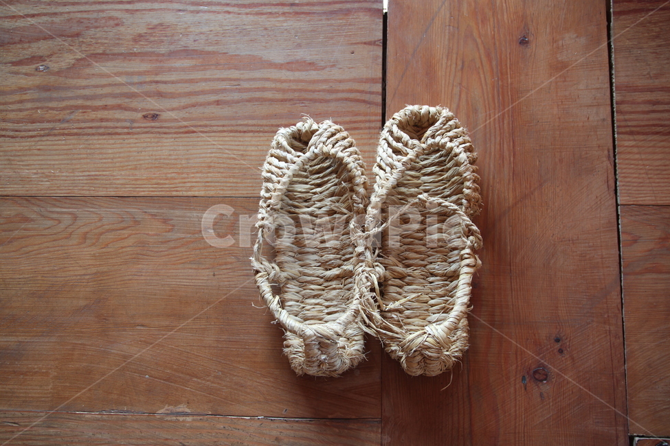 짚신,시골,전통,마루바닥,신발류,footwear,wood