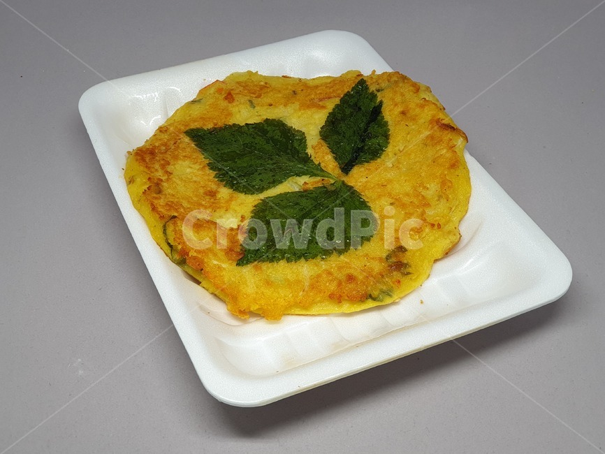 녹두전,전,한국음식,전통음식,명절음식,한국요리,전통요리,명절요리,음식,food,koreafood,스티로품,사물,오브젝트,object,후식,디저트,간식,desert,dish,meal,styrofoam,지지미,치지미,찌지미,깻잎,식물,plants,야채,채소,빈대떡,nokdujeon,mungbeanpancake,bindaetteok,부침개