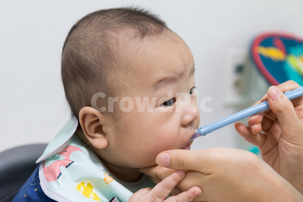 아기,아이,이유식,어린이,맘마,밥,식사,육아,남자아이,남자,영양,아기이유식,귀여운,사랑스런,얼굴,숟가락,아동,양육,6개월아기,통통한,천사같은,성장,꼬마,영유아,유아,사람,인물,사람,인물,인간,human,person,영유아,아기,애기,아이,infants,baby