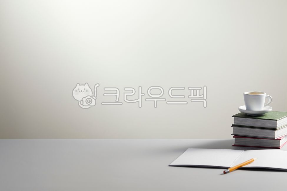 note,study,idea,memo,office,at home,Modern,trim,copy space,beverage,pen,work from home,table,business,home office,Notebook,work,pencil,diary,face,desk,coffee