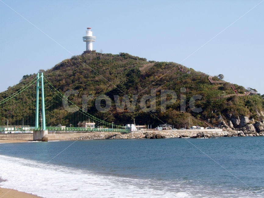 다리,등대,출렁다리,Bridge,Lighthouse,Limb,해변,바다,beach,sea,등대,lighthouse,water,물,shoreline,해안선,outdoors,옥외,ocean,대양,nature,자연,land,땅