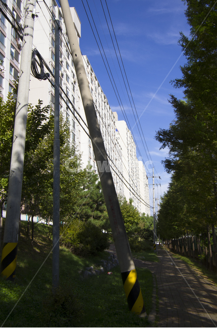 하늘,구름,전신주,전봇대,푸른하늘,케이블,전기,전선,sky,pylon,기울어진,power,풍경,풍경사진,감성,감성사진,정취