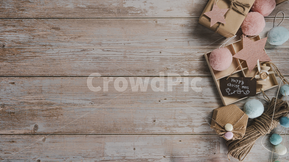gift,string,wooden table,day off,pom pom,winter,fur decoration,heart shape,thanks,pastel,joy,pom pom decoration,vacation,season,decoration,table,decorative string,top view,edit,tree,ribbon,packaging,star shape,brown,christmas,White,background,vintage,Edit