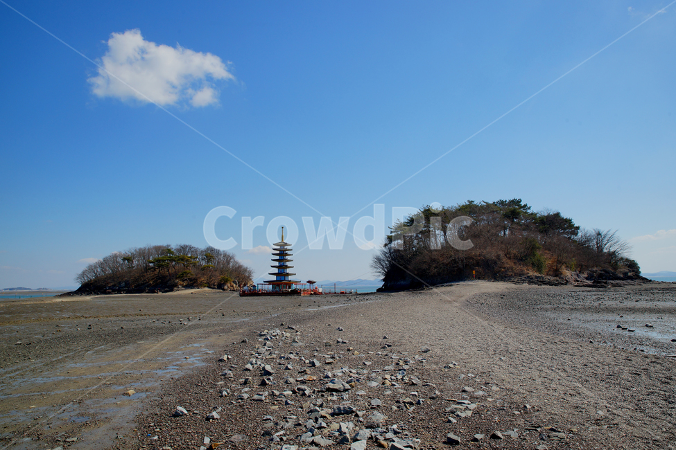 부상탑,안면암,서해안,푸른하늘,안면도,자연,풍경,nature,landscape,한국자연풍경,한국자연경관,korea nature landscape,dirt road,흙길,gravel,자갈,road,도로