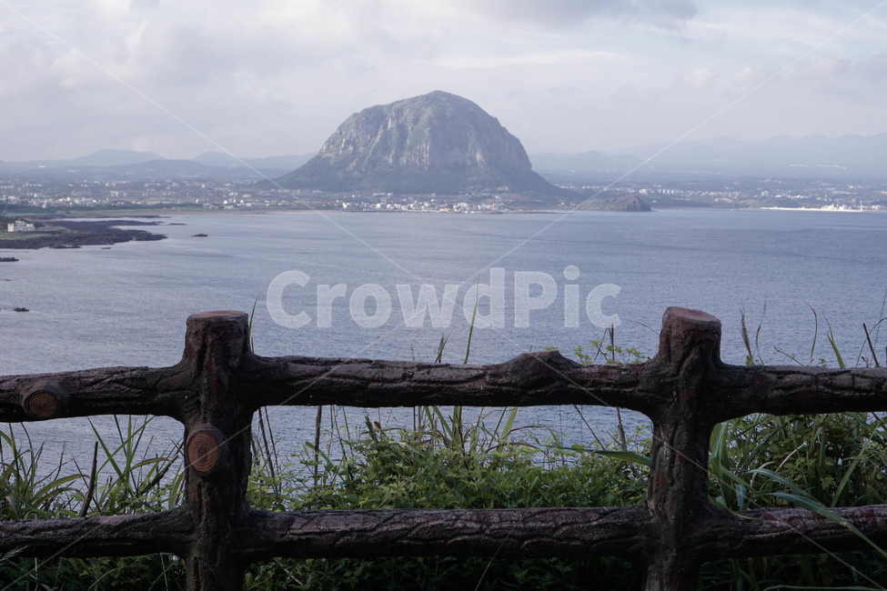 하늘,구름,감성,섬,산,자연,풍경,nature,landscape,한국자연풍경,한국자연경관,korea nature landscape,제주도,jeju,jeju island,land,땅,outdoors,옥외,water,물,sea,바다,ocean,대양,shoreline,해안선