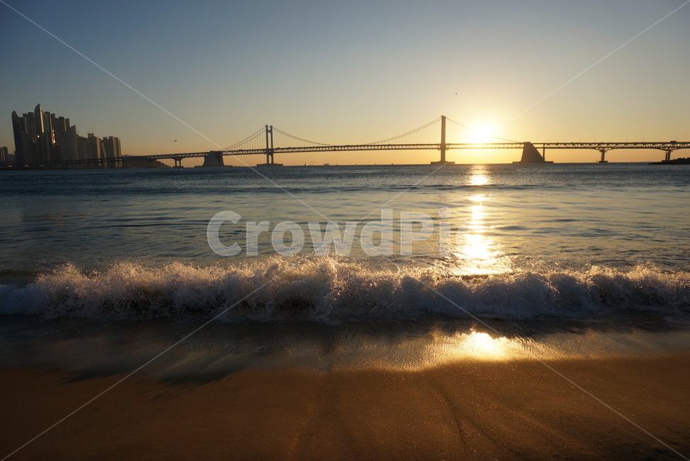 광안리,일출,광안대교,파도,바다,해수욕장,멋진,노을,모래사장,해뜰때