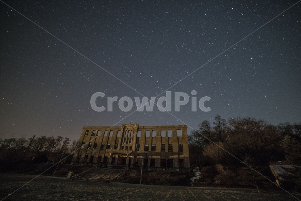 건물,별,밤하늘,노동당사,역사,철원,문화유적,야경,밤,풍경,nightscape,night,landscape,랜드마크,landmark,tourist attraction,한국랜드마크,한국관광지,한국명소,korea landmark,korea tourist attraction,건축물,건물외관,exterior,building,structure,architecture,construction,nature,자연,outdoors,옥외