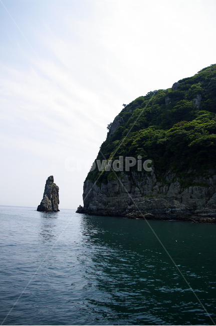 암석,바위,하늘,구름,섬,바다,자연,풍경,nature,landscape,outdoors,옥외,land,땅,ocean,대양,sea,water,물,shoreline,해안선,coast,연안