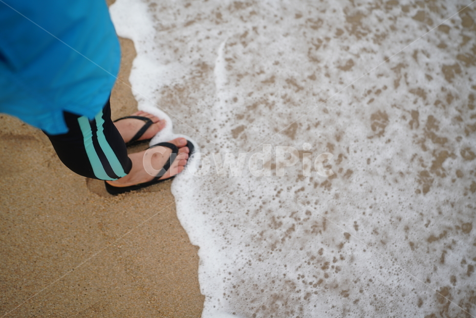 발,바다,파도,물,모래,해변,sand,beach,해변,바다,beach,sea,사람,인물,인간,human,person,신체일부,몸,body