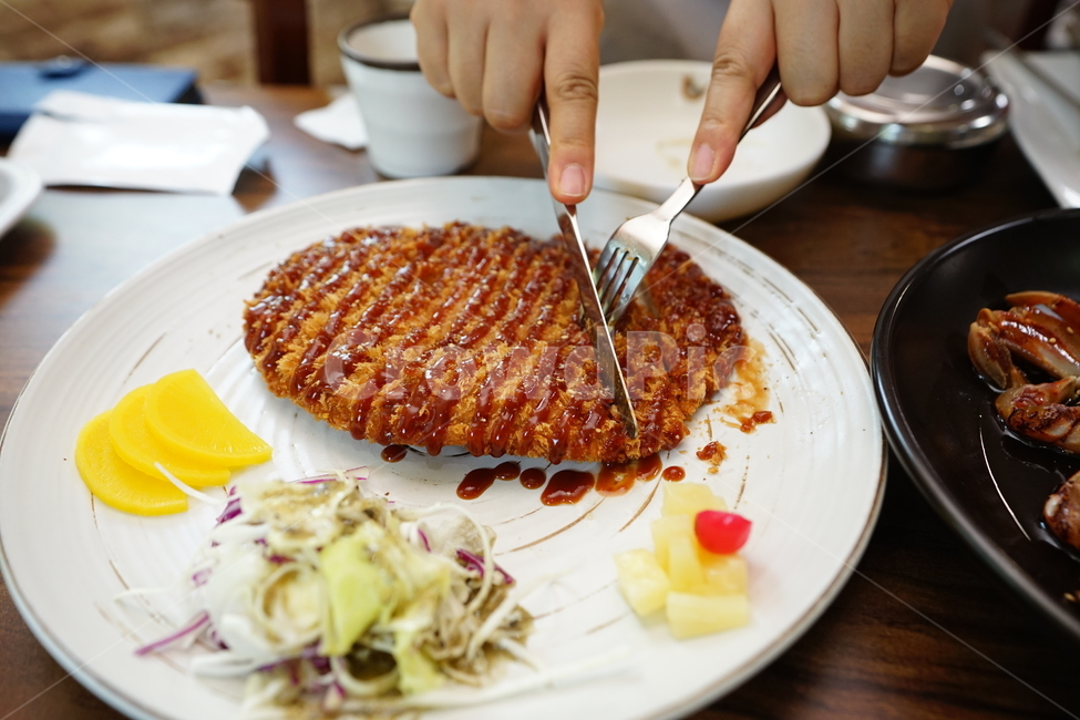 돈까스,돈가스,음식,푸드,식사,치즈돈까스,food,먹거리,포크,양식,음식,식재료,요리,food,cook,meal,dishes,food reserves,육류,고기,meat