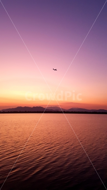 하늘,sky,노을,석양,sunset,보라색,purple,비행기,풍경,view,부산,낙동강,강,바다,구름,감성,자연,풍경,nature,landscape,여행,휴가,traveling,vacation,trip,교통,교통수단,traffic,transportation,outdoors,옥외,일몰,dawn,새벽,red sky,붉은 하늘,dusk,황혼