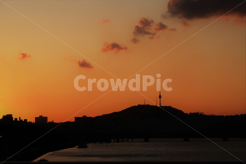 n타워,일몰,노을,감성,주황,하늘,도시,풍경,city,landscape,실루엣,그림자,silhouette,shadow,nature,자연,outdoors,옥외,sky,dusk,황혼,sunset,red sky,붉은 하늘,dawn,새벽,sunlight,햇빛