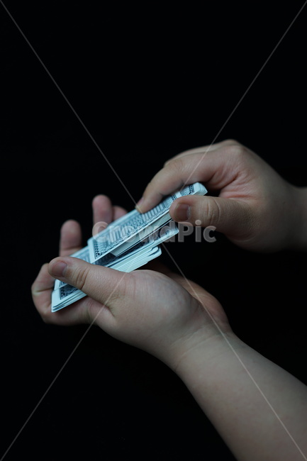 포커,원카드,카드놀이,카드게임,도박,플레잉카드,트럼프카드,playingcard,trumpcard,poker,손가락,사람,인물,인간,human,person,신체일부,몸,body,게임,오락,놀이,game,play