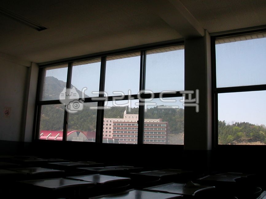 indoor backlight,Outside the classroom window,dark classroom,Outside view,out the window