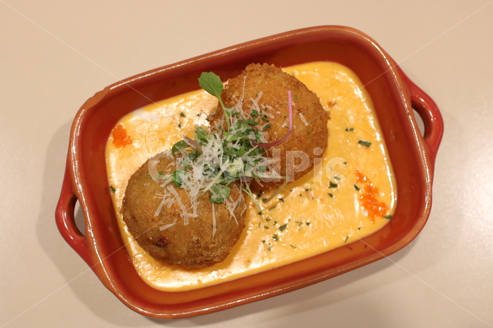 아란치니,양식,레스토랑메뉴,튀김,게살크림,음식,food,식품
