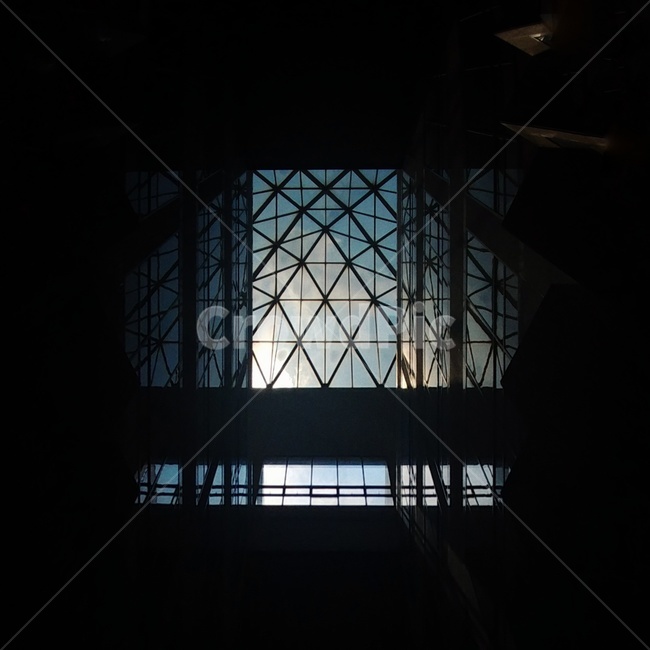 건물,풍경,하늘,구름,천장,building,structure,무늬,패턴,pattern,구조물,역학,외관,창문,유리,인테리어,건축,웅장한,실내,interior,프레임,장식,철골,철,스틸,현대적인,도시,이미지,내부,원형,신체일부,몸,body,건축물,건물외관,exterior,building,structure,architecture,construction