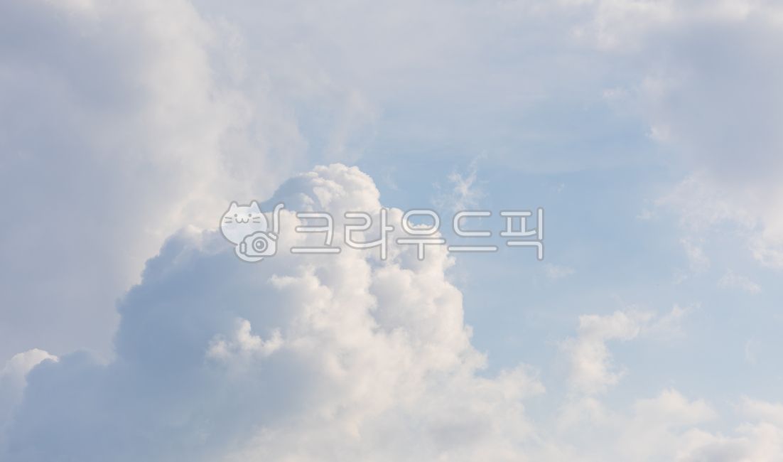 흰색,구름,뭉게구름,파란색,하늘,적운,늦은오후,구름풍경,부드러운,자연광,날씨,자연,야외,하늘배경,햇빛,여름,구름질감,고요함,천국