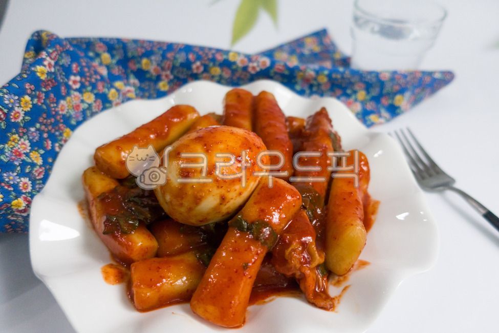 egg,boiled egg,snack,Fish cake,chili pepper paste,sauce,food,flour,chili powder,wheat rice cake,rice cake,Korean food,tteokbokki,snack bar