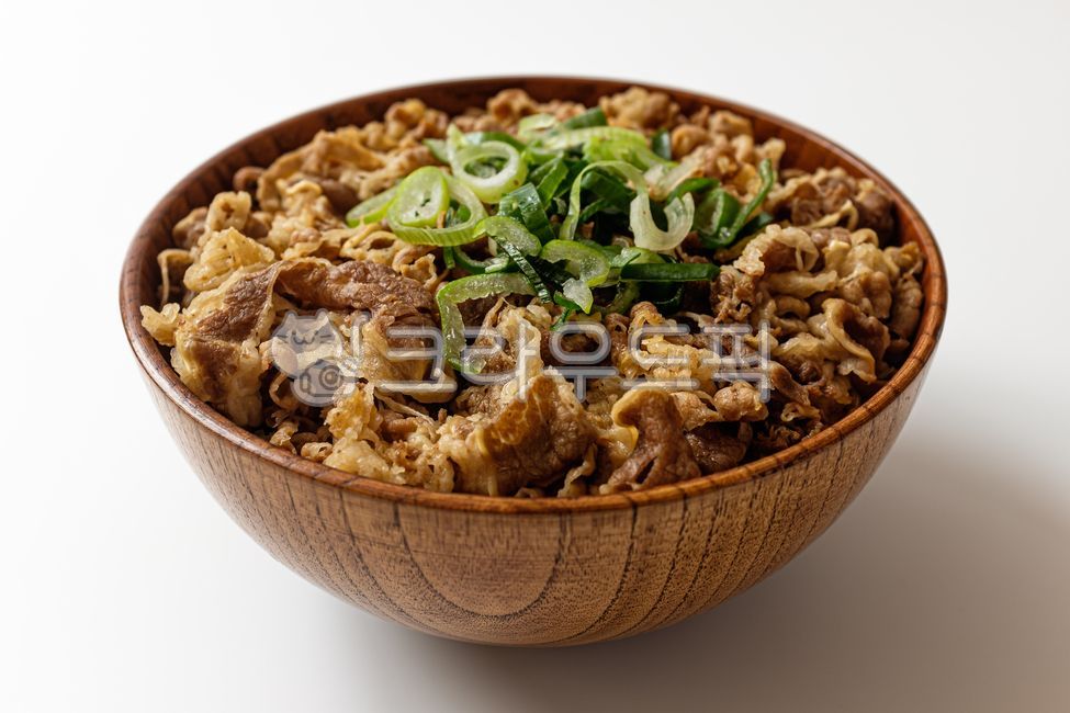 규동,돈부리,덮밥,소고기,소고기덮밥,밥,양념,소스,양파,파,야채,채소,일본음식,일본문화,음식,식사,식품,식료품,재료,식재료,음식재료,클로즈업,짭짤한,담백한,음식,식재료,요리,food,cook,meal,dishes,food reserves