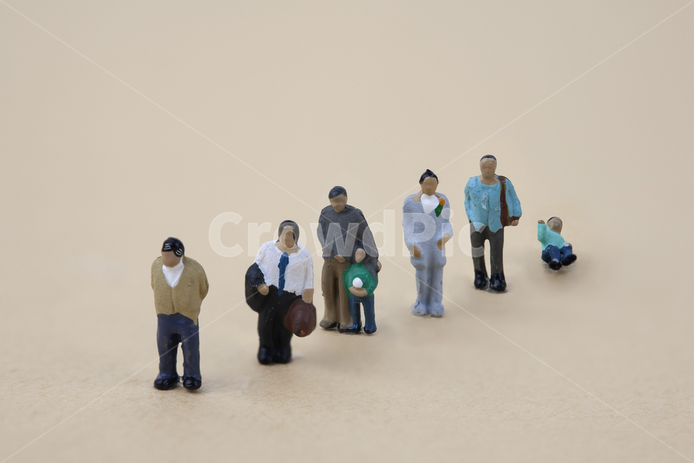 남녀노소,여생,남자,아기,학생,결혼,아빠,삶,인생,중고생,노인,중년,노년,젊음,영,소년,어린이,턱시도,아저씨,사람,여학생,대학생,라이프,사이클,탄생,죽음,늙음,백그라운드,배경,아이디어,컨셉,어린아이,베이지,부자,부자지간,아들,와이셔츠,비즈니스맨,청소년,노화,생,수명,노후,고령화,주기,생활,피플,가족,미니어처,연출,컨셉,콘셉,direction,concept