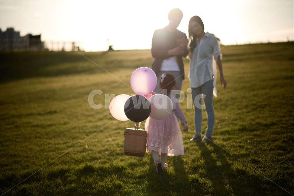 가족,풍선,해질녘,저녁,공원,소풍,가족,패밀리,family,영유아,아기,애기,아이,infants,baby,감성,sensible,feeling
