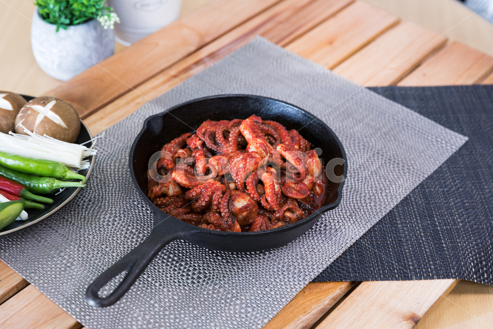 음식,쭈꾸미볶음,식사,안주,쭈꾸미,저녁식사,한식,korea,spicy,오징어볶음,식당,매콤,매운맛,red,맛집,고추장,고춧가루,식재료,요리,cook,reserves,수산물,해산물,fisheryproducts,seafood,한국음식,한국요리,food,dishes,korean,meal,koreancook,맛있다,먹다,맵다,소스,볶음,음식,식재료,요리,food,cook,meal,dishes,food reserves,한식,한국음식,한국요리,korean food,korean dishes,korean meal,korean cook
