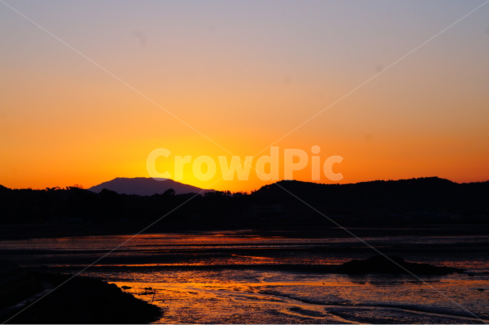 일출,바다,해,풍경,햇빛,자연,풍경,nature,landscape,outdoors,옥외,dusk,황혼,dawn,새벽,red sky,붉은 하늘,sky,하늘,sunset,일몰,sunlight