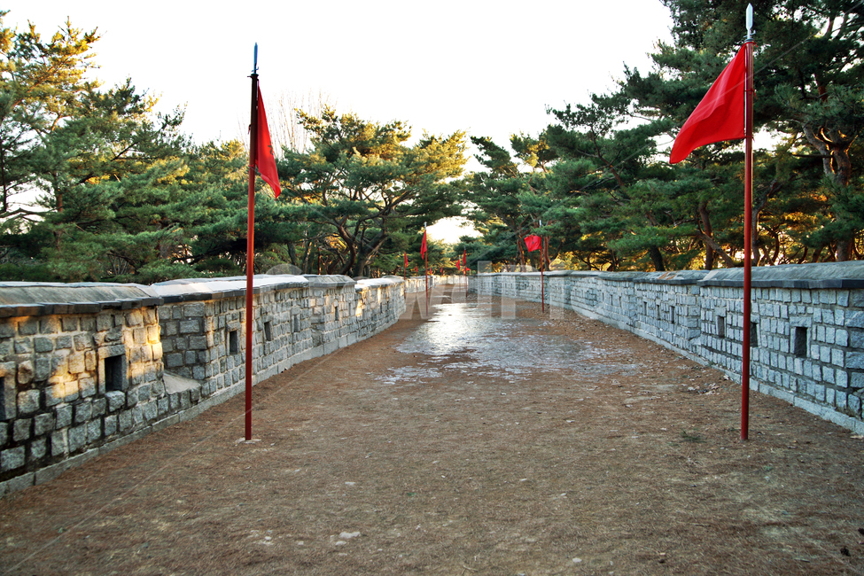 서남암문,성벽길,수원화성,화성,수원,유네스코세계문화유산,깃발,랜드마크,landmark,tourist attraction,한국랜드마크,한국관광지,한국명소,korea landmark,korea tourist attraction