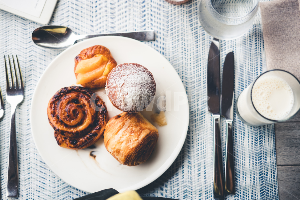 조식,breakfast,우유,빵,아침식사,음식,식재료,요리,food,cook,meal,dishes,food reserves,디저트,간식,후식,dessert,snack