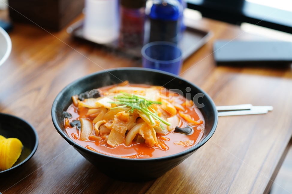 짬뽕,면,요리,그릇,중식,음식,국물,먹거리,dish,식사,soupbowl,식품,bowl,food,음식,식재료,요리,food,cook,meal,dishes,food reserves,중식,중국음식,중화요리,chinese food,chinese dishes,chinese meal,chinese cook