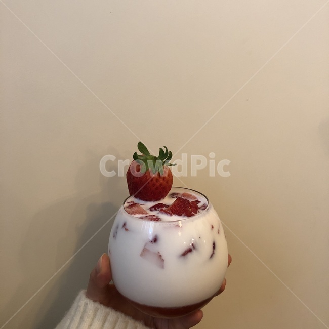 딸기,딸기우유,카페,음료,레드