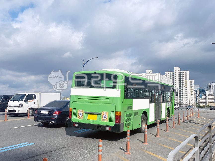 버스,버스광고,목업,목업이미지,광고,광고판,차량광고,시내버스광고,부착광고,옥외광고,판넬,비즈니스,상업광고판,도시배경,사인보드,상업광고,커머셜,비어있는,프레임,광고디자인,빈공간,배경,바탕,백그라운드,사각형광고판,차량,교통수단,bus,busadvertisement,mockup,mockupimage,billboard,vehicleadvertisement,citybusadvertisement,advertisement,outdooradvertisement,panel,business,commercialbillboard,citybackground,signboard,commercialadvertisement,commercial,free,frame,advertisingdesign,emptyspace,background