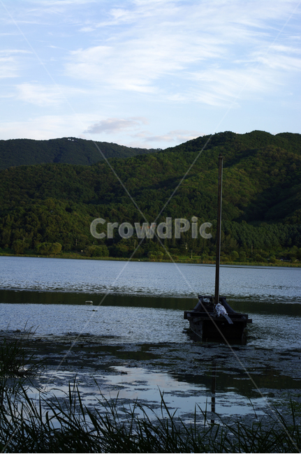 강,하늘,구름,풍경,나룻배,산,자연,풍경,nature,landscape,transportation,교통,watercraft,선박,vehicle,차량,boat,보트