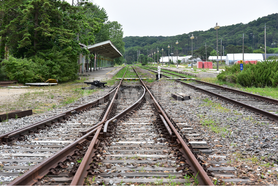 일영역,폐역,교외선,열차,신호기,플랫폼,옛역,transportation,기찻길,railway,철도,교통,traintrack,rail,레일,교통,교통수단,traffic,transportation