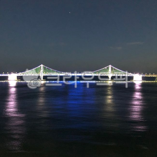 부산,바다,광안리,광안대교,겨울바다,겨울,해변,바닷가,계절,자연,풍경,sea,korea,busan,beach,감성,배경,바다배경,배경화면,한국명소,한국관광명소,부산바다,한국자연경관,nature,korealandmark,landmark,feeling,sensible,water,ocean,landscape,koreanaturelandscape,한국관광지,중심지,도시,city,다리,bridge,워터프론트,waterfront,outdoors,옥외,하늘,sky,수평선