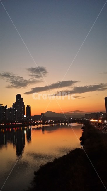 야경,도시,일몰,풍경,노을,도시풍경,색감,city,sky,하늘,배경,해넘이,자연,nature,landscape,한국자연풍경,한국자연경관,color,색깔,태화강,감성사진,감성,색채,colorsense,colorsenseitivity,feelingofcolor,휴식,힐링,rest,healing,country,town,밤,night,nightscape