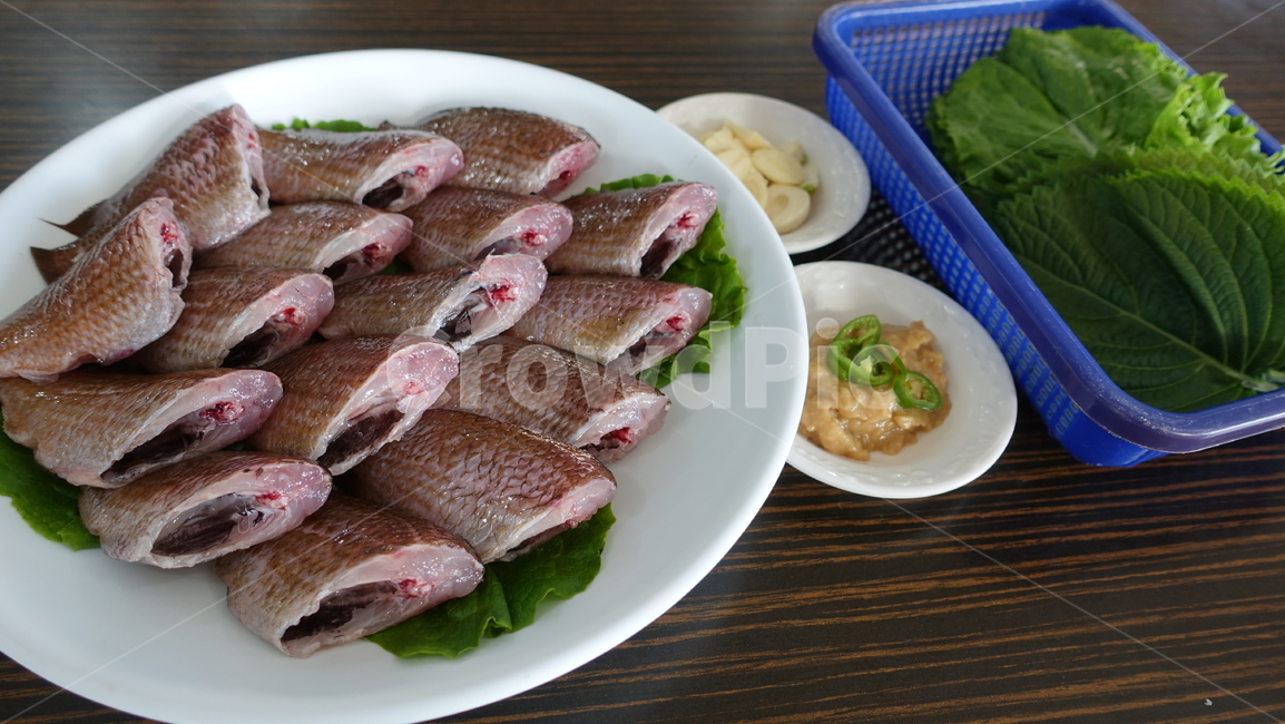 돔,자리돔,자리돔회,생선회,제주도음식,제주도,sashimi,음식,식사,food,meal,dish,쌈채소,쌈,fish,한국음식,koreanfood,깻잎,상추