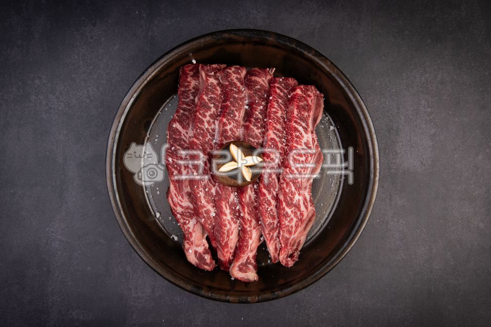 ribs,la ribs,raw ribs,Korean beef,meat,marbling,fresh,protein,food,plate,vintage,mushroom,seasoning