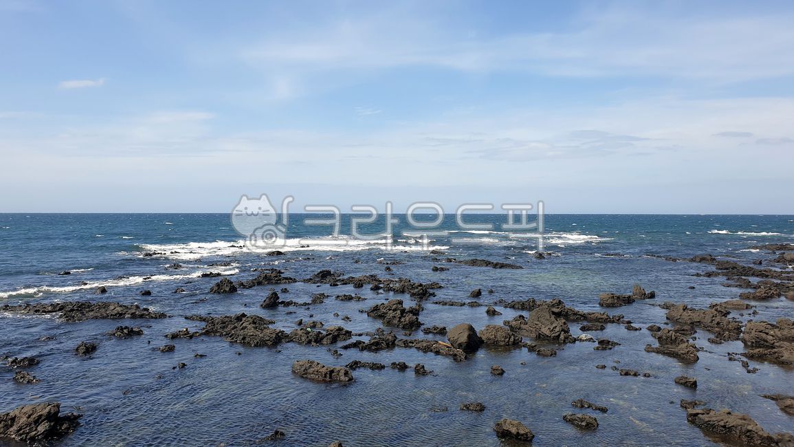 tide,promontory,headland,blue sea,blue ocean,seaside rock,Jeju sea,Jeju Island sea,sky sea,sea sky,sea