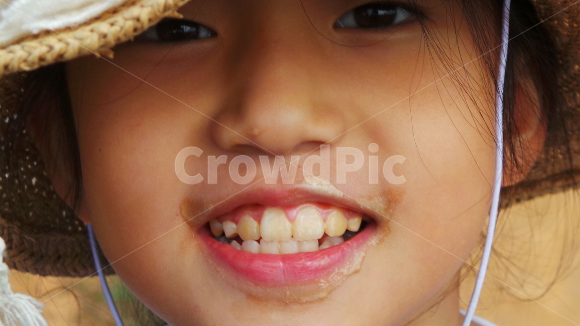웃음,자연스러움,여자아이,아이스크림,웃는표정,사람,인물,인간,human,person,얼굴표정,facial expression,face,어린이,어린아이,child,children,kid,감정표현,기분,feeling,emotion