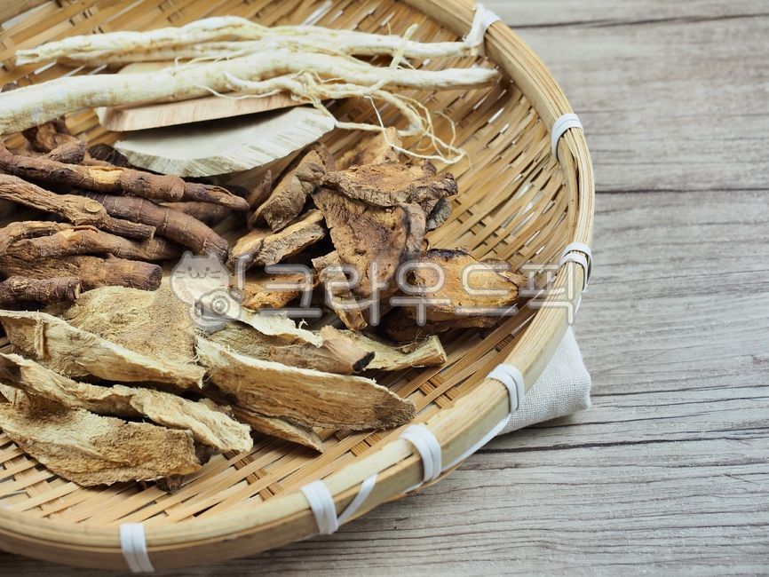 동양의학,한약재료,한약재,약재,뿌리,식물,뿌리식물,음식,건강식품,감기,약,한약,한방약,한방,건조식품,의학,감기치료제,orientalmedicine,chinesemedicineingredients,herbalmedicine,ginseng,medicine,root,plant,food,healthfood,cold,about,chinesemedicine,licorice,driedfood,coldremedy,감초
